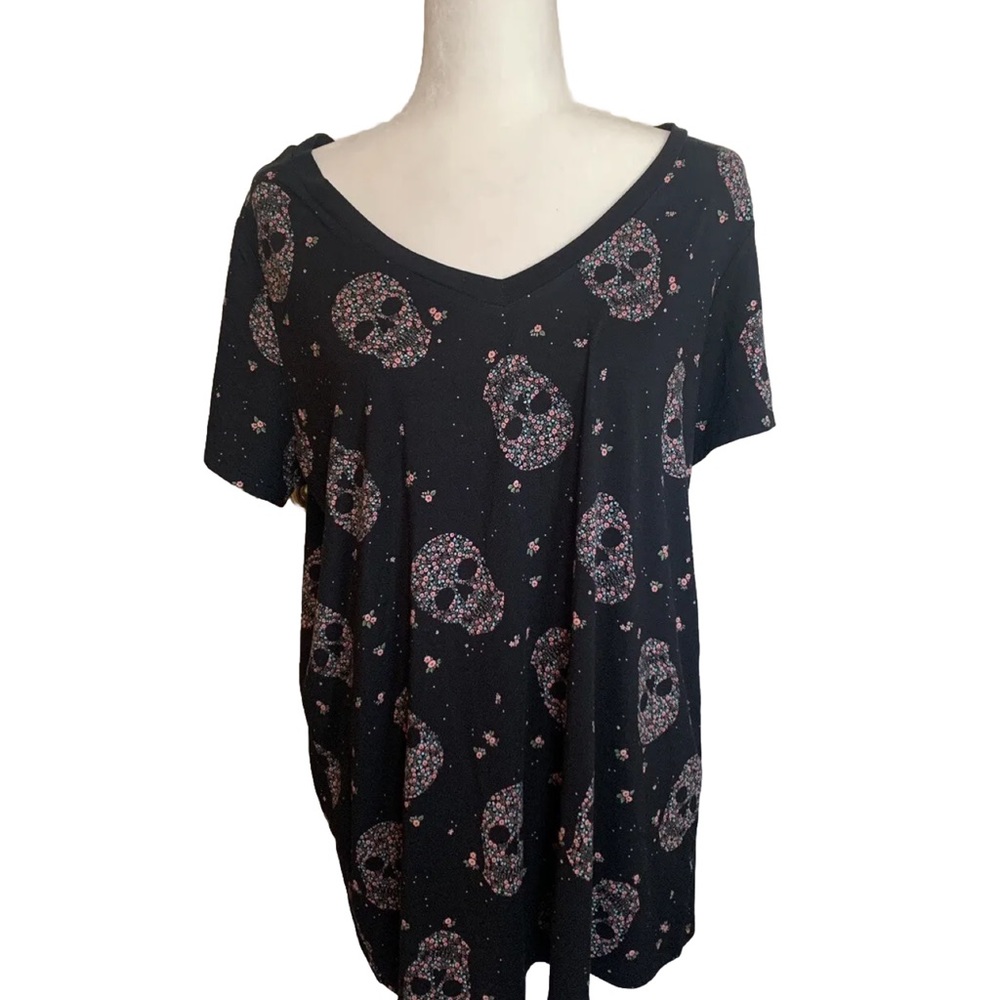 TORRID Super Soft Floral Skull Tee V neck 1X